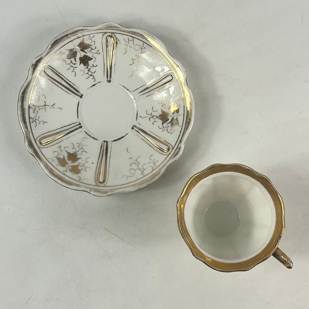 Vintage Gilded Demitasse Cup & Saucer Set Ornate Handle Gold Ivy Leaf Porcelain - Picture 7 of 14
